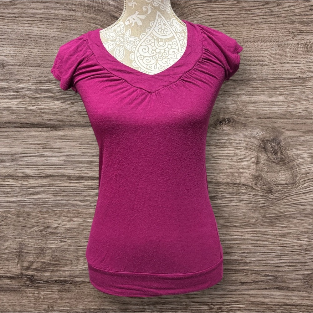 Belle Du Jour Women's Pink V-Neck Top Women’s Size Small